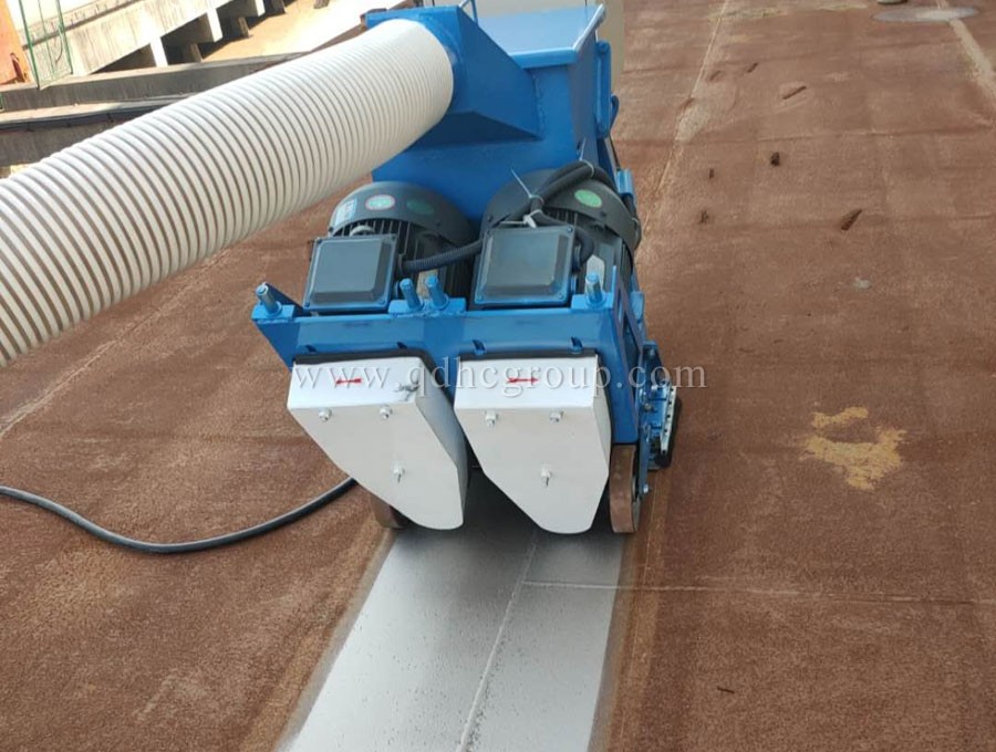 Steel plate mobile shot blasting cleaning machine